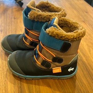 Like new see Kai run boots 10